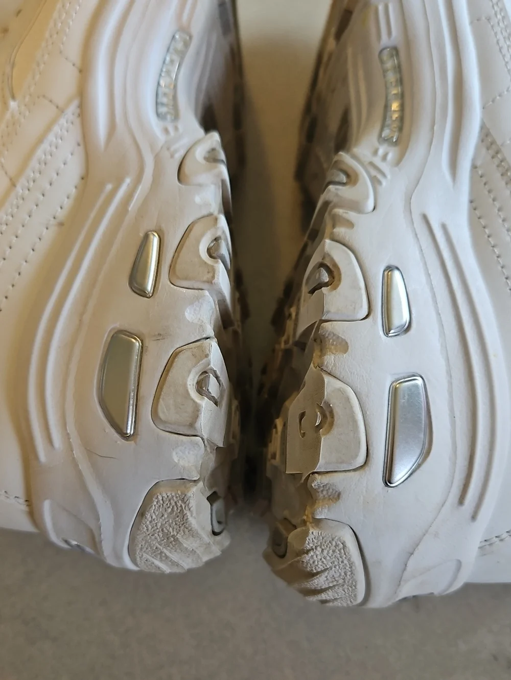 Skechers D'lites White Wide Sneakers